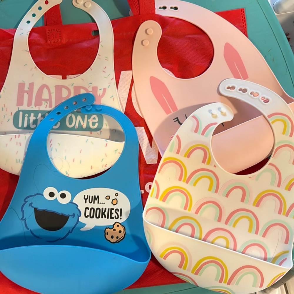 Baby silicone bibs take all 4